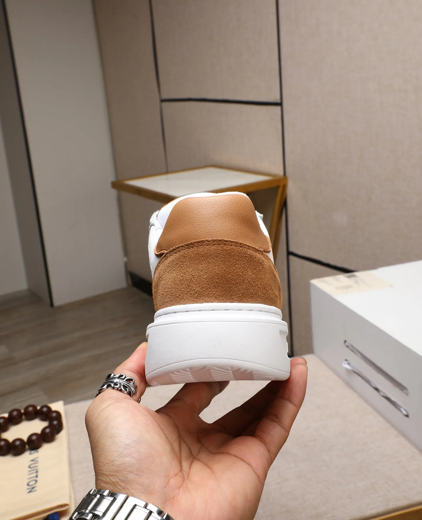 Men's shoes 💰540 📛📛【LOUIS VUITTON】Louis Vuitton new product👟Milan fashion catwalk style🇰🇾🇰🇾LV family logo, celebrity style, a must-have for fashionistas⚠️Classic presbyopia flower➕Water-dyed cow lining➕Special outsole👞Number 38-44 (45 46 custom-made)